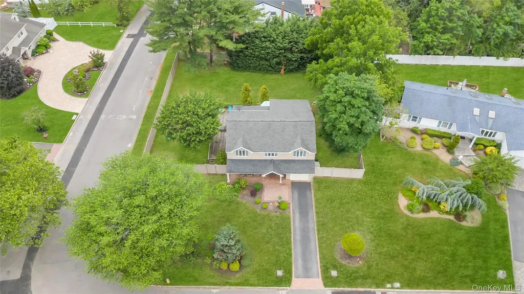 11 Ann Court North Babylon NY 11703