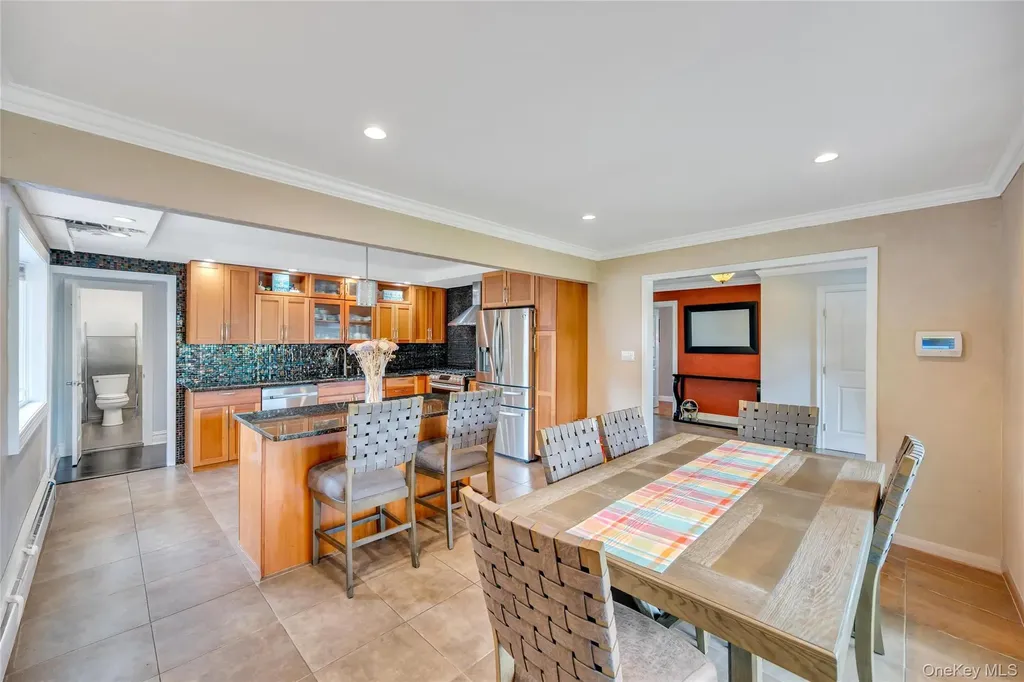 11 Ann Court North Babylon NY 11703