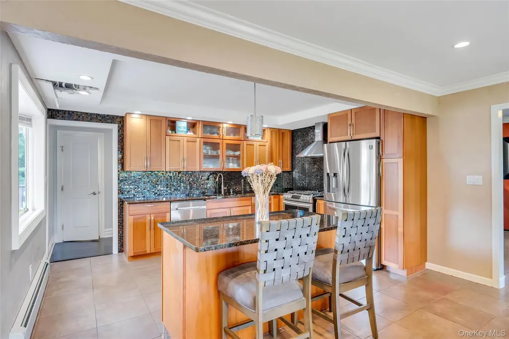 11 Ann Court North Babylon NY 11703