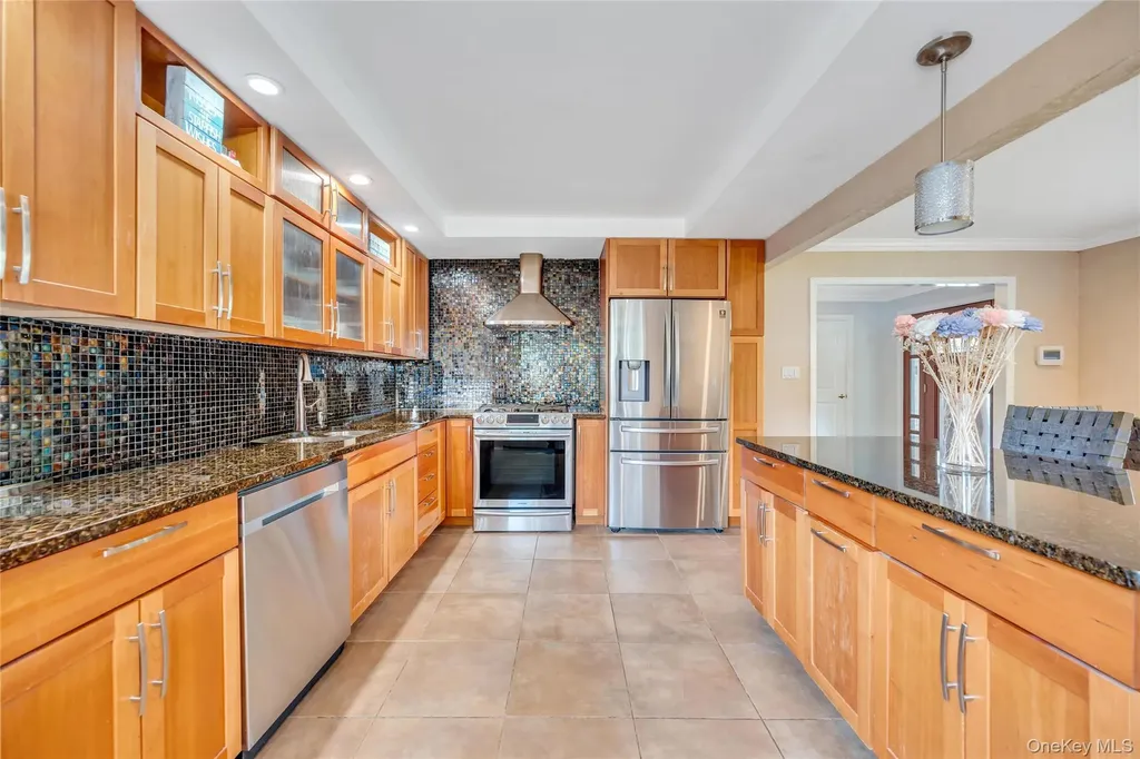 11 Ann Court North Babylon NY 11703