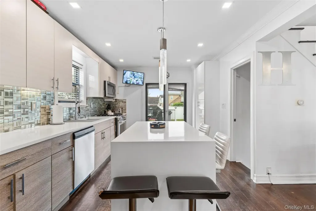 18906 122nd Avenue Springfield Gardens NY 11413