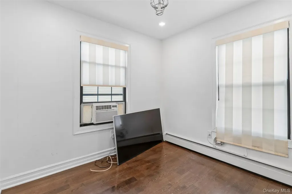 18906 122nd Avenue Springfield Gardens NY 11413