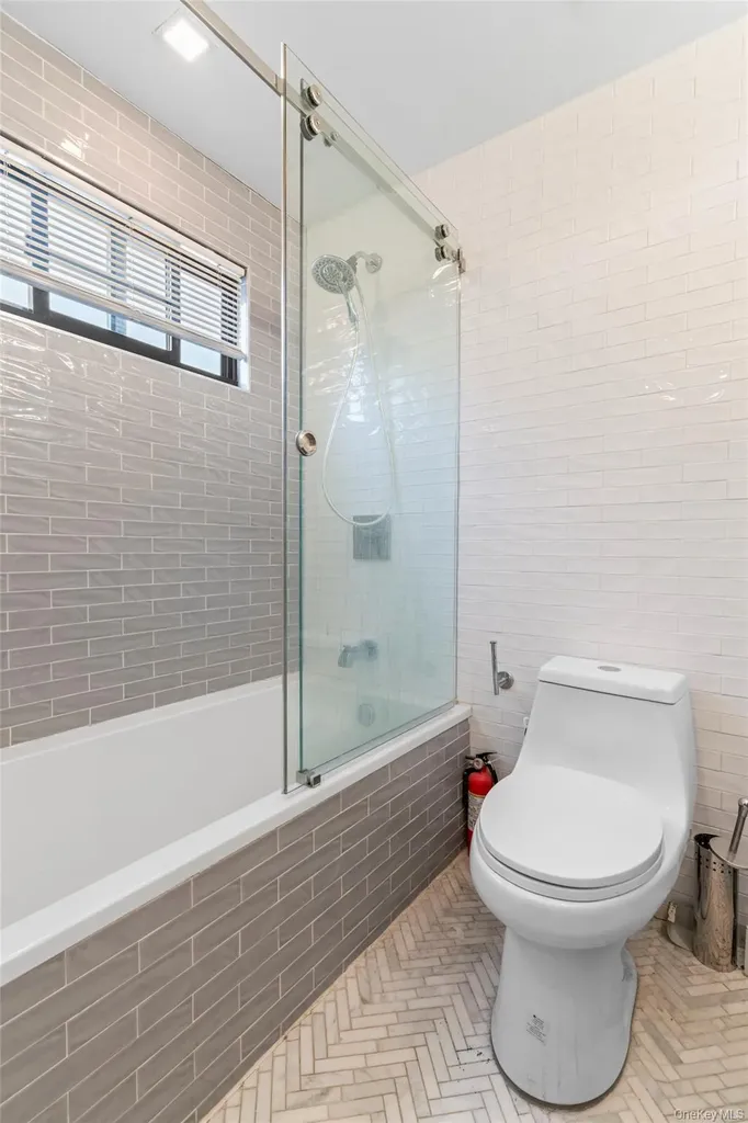 18906 122nd Avenue Springfield Gardens NY 11413
