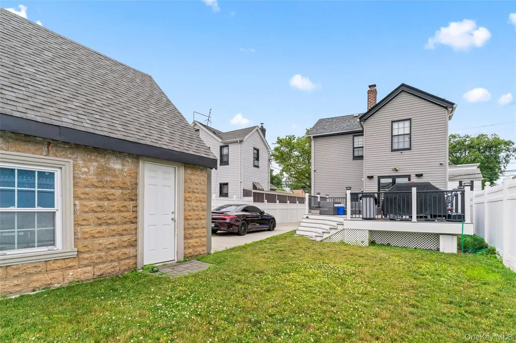 18906 122nd Avenue Springfield Gardens NY 11413