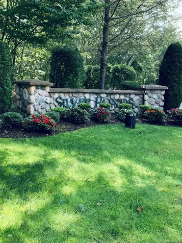 129 Farm House Court Manorville NY 11949