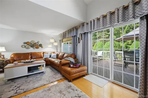 129 Farm House Court Manorville NY 11949
