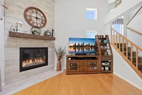 129 Farm House Court Manorville NY 11949