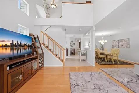 129 Farm House Court Manorville NY 11949