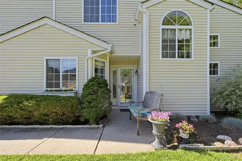 129 Farm House Court Manorville NY 11949