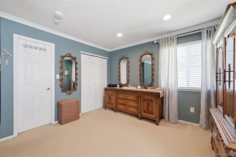 129 Farm House Court Manorville NY 11949