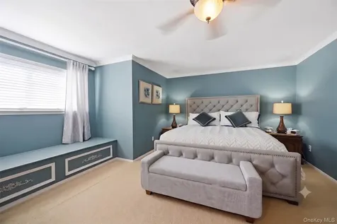 129 Farm House Court Manorville NY 11949
