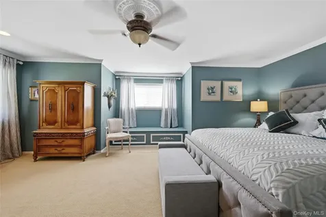129 Farm House Court Manorville NY 11949