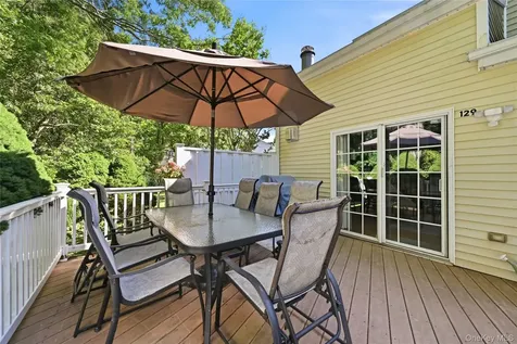 129 Farm House Court Manorville NY 11949