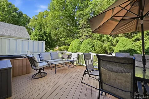 129 Farm House Court Manorville NY 11949