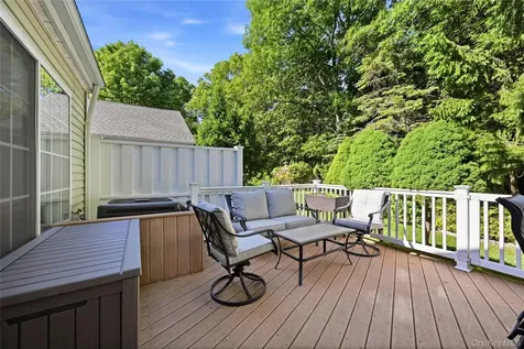 129 Farm House Court Manorville NY 11949
