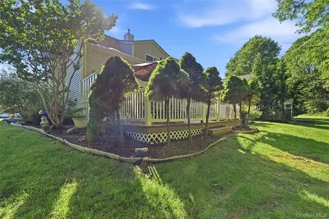 129 Farm House Court Manorville NY 11949