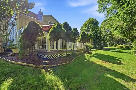 129 Farm House Court Manorville NY 11949