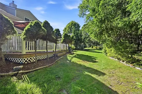 129 Farm House Court Manorville NY 11949