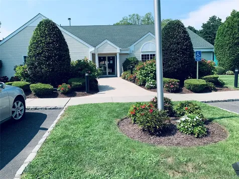129 Farm House Court Manorville NY 11949