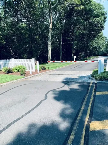 129 Farm House Court Manorville NY 11949