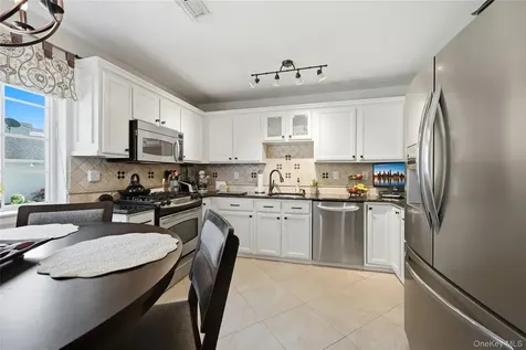 129 Farm House Court Manorville NY 11949