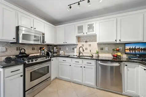 129 Farm House Court Manorville NY 11949