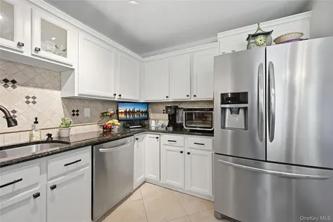 129 Farm House Court Manorville NY 11949