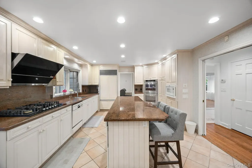 98 Brookby Road Scarsdale NY 10583