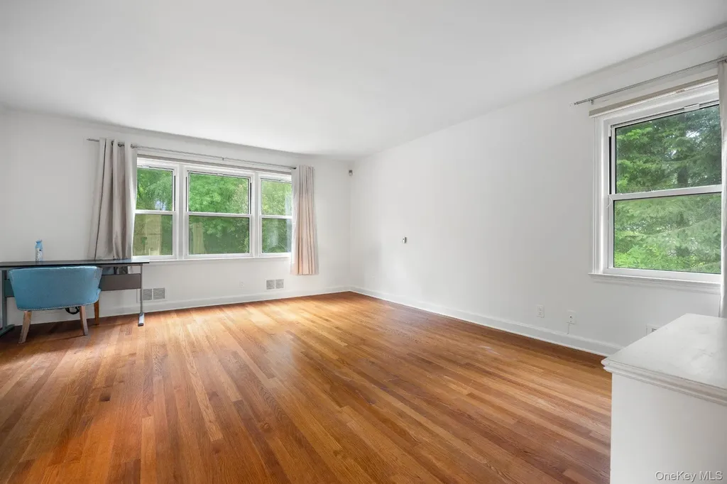 98 Brookby Road Scarsdale NY 10583