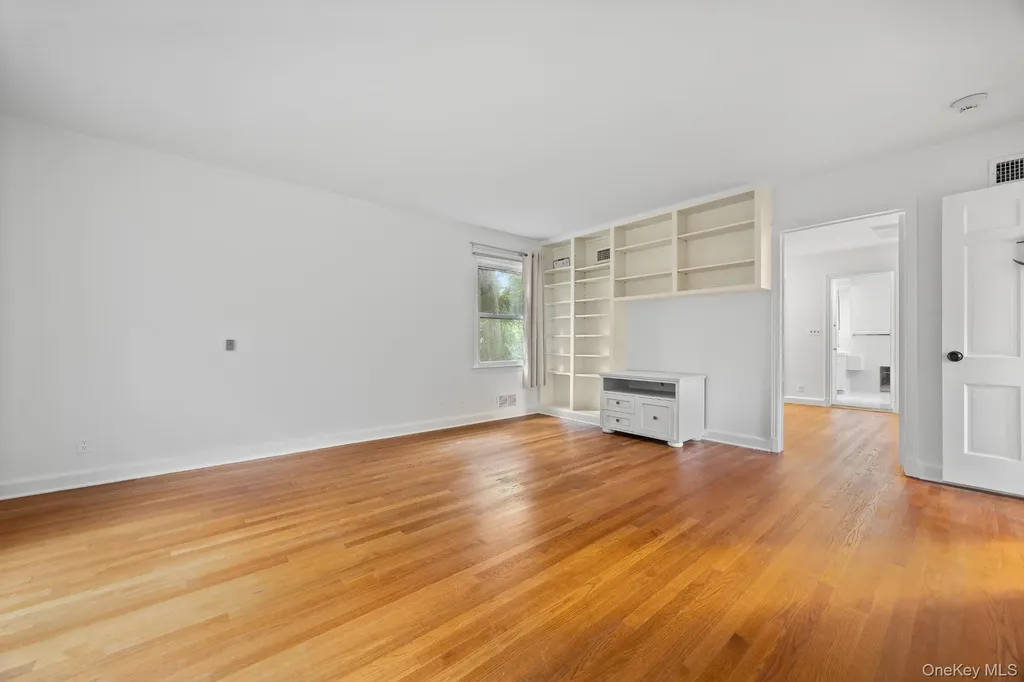 98 Brookby Road Scarsdale NY 10583