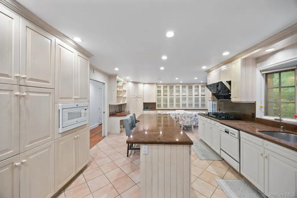 98 Brookby Road Scarsdale NY 10583