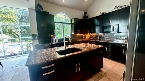 9 Plume Grass Way Westhampton NY 11977