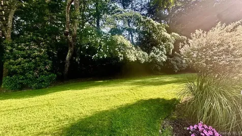 9 Plume Grass Way Westhampton NY 11977