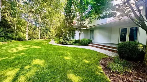 9 Plume Grass Way Westhampton NY 11977