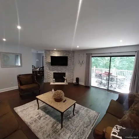 12 The Glen Lane Glen Head NY 11545