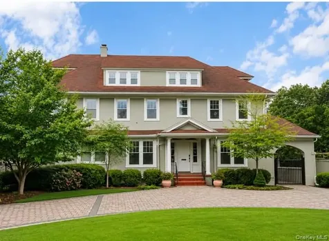 44 S Montgomery Avenue Bay Shore NY 11706