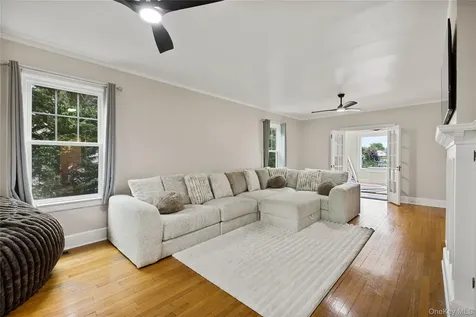 44 S Montgomery Avenue Bay Shore NY 11706