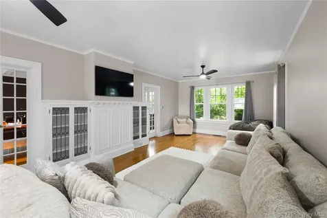 44 S Montgomery Avenue Bay Shore NY 11706