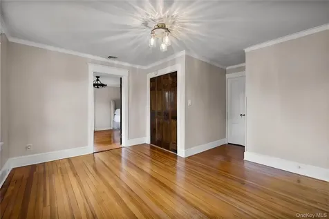 44 S Montgomery Avenue Bay Shore NY 11706