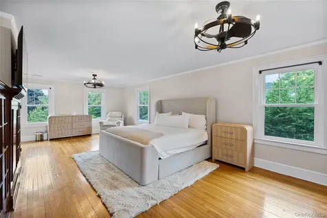 44 S Montgomery Avenue Bay Shore NY 11706