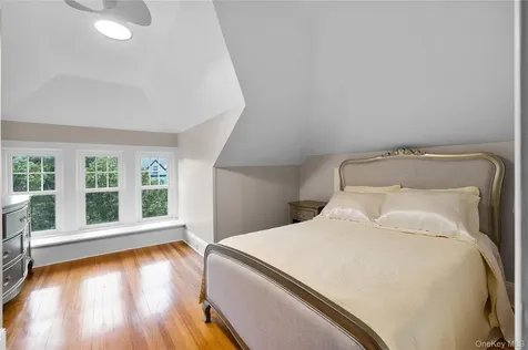 44 S Montgomery Avenue Bay Shore NY 11706