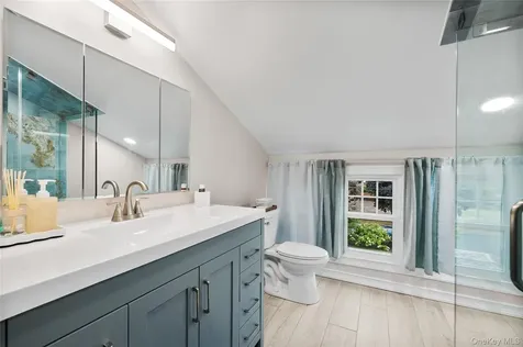44 S Montgomery Avenue Bay Shore NY 11706