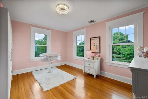 44 S Montgomery Avenue Bay Shore NY 11706