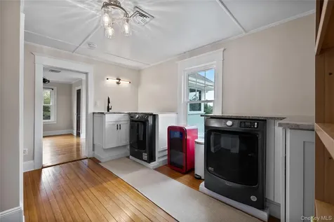 44 S Montgomery Avenue Bay Shore NY 11706