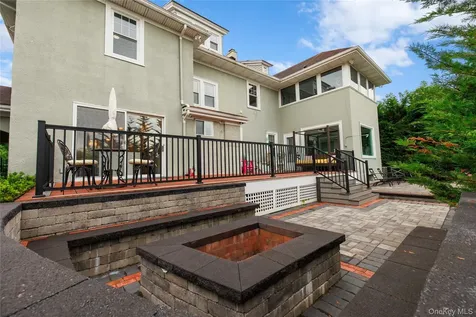 44 S Montgomery Avenue Bay Shore NY 11706