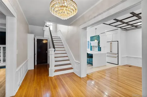 44 S Montgomery Avenue Bay Shore NY 11706