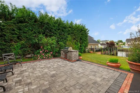 44 S Montgomery Avenue Bay Shore NY 11706