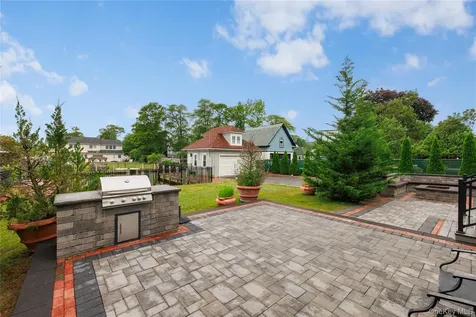 44 S Montgomery Avenue Bay Shore NY 11706
