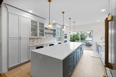44 S Montgomery Avenue Bay Shore NY 11706