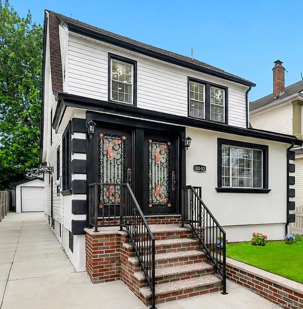 100-33 205th Street Hollis NY 11423